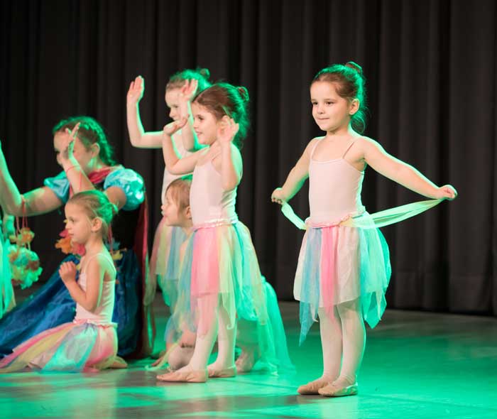 Studio-1a Ballett kinder stolz auf die Bühne